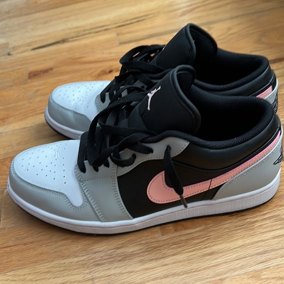 Nike Air Jordan 1s (limited edition) - Picture 8 of 8